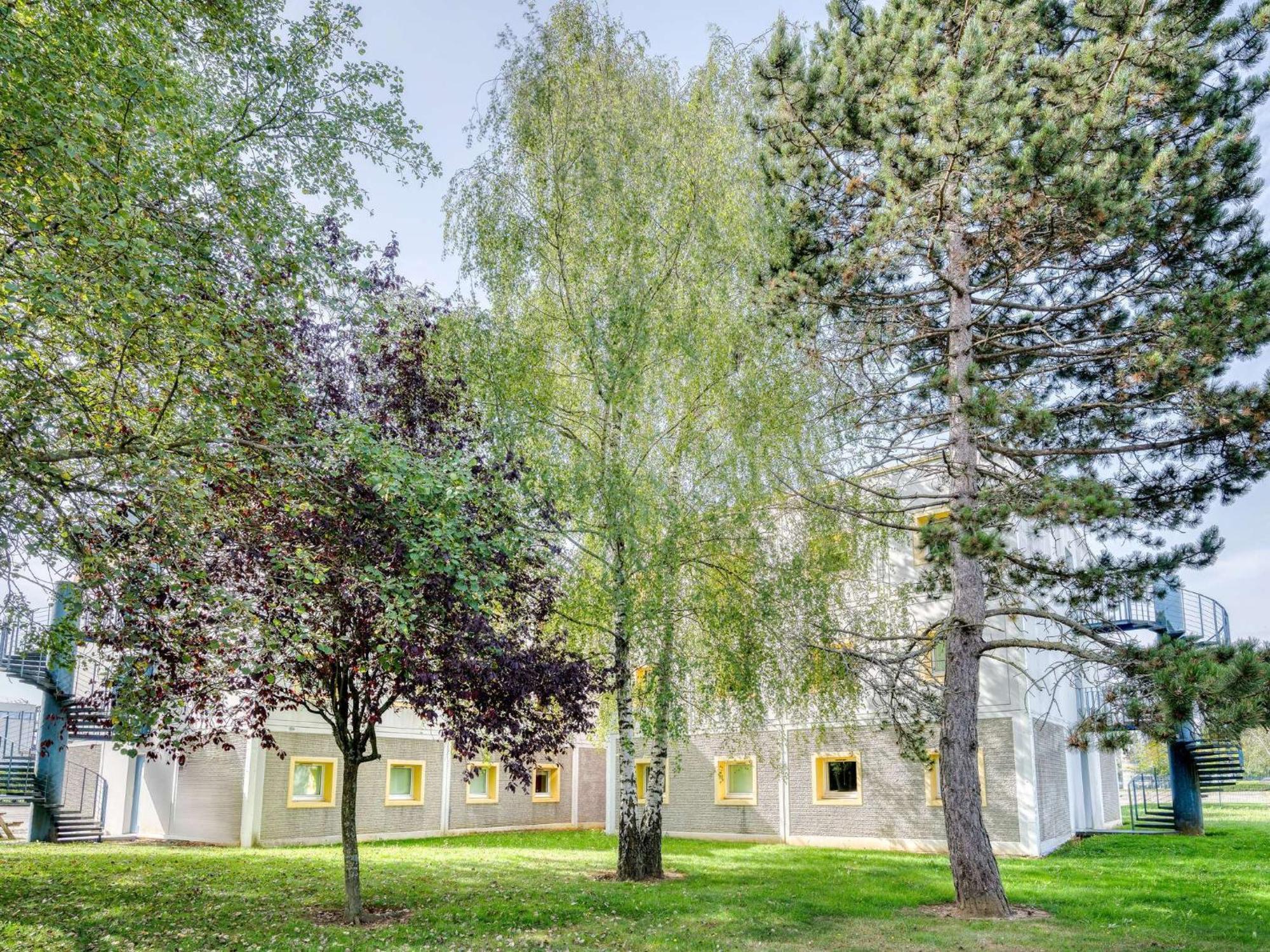 Ibis Budget Versailles - Trappes Exterior photo